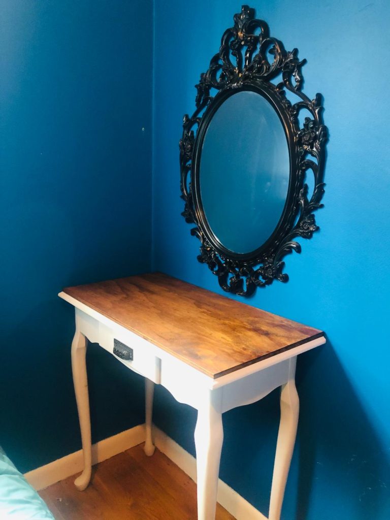 diy home decor vanity with mirror